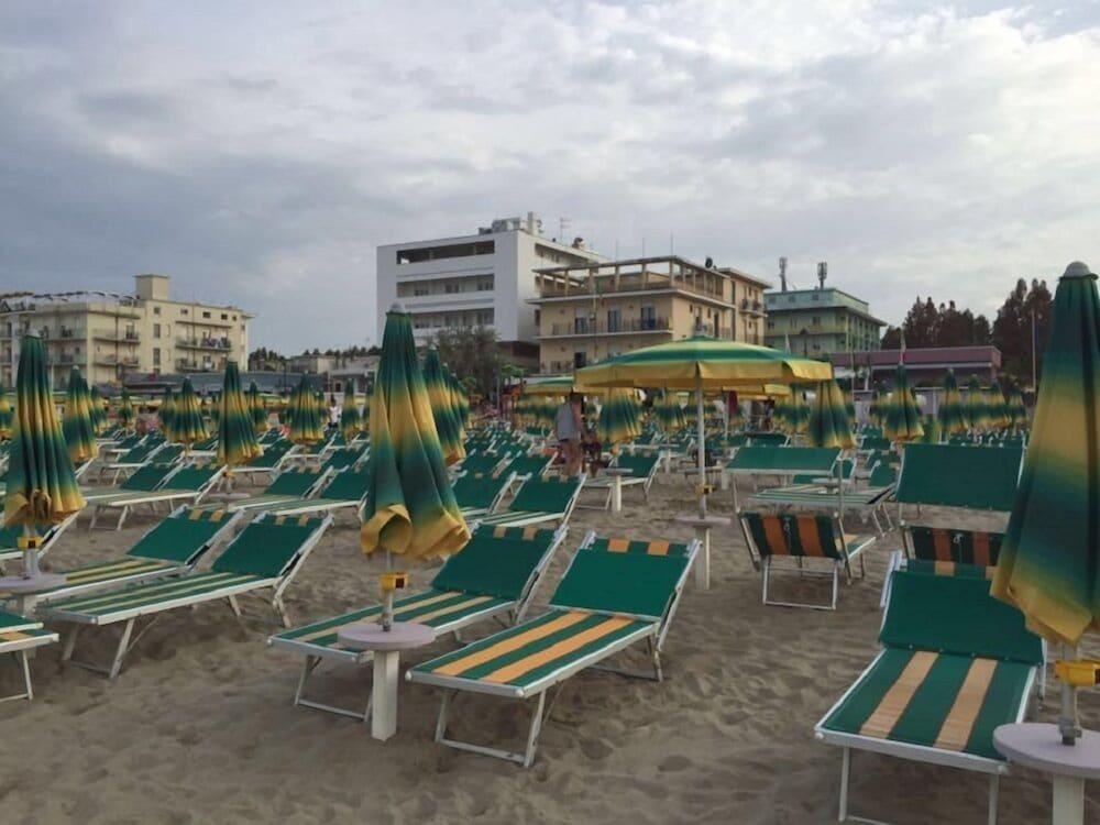 Hotel Sidney Bellaria-Igea Marina Bagian luar foto