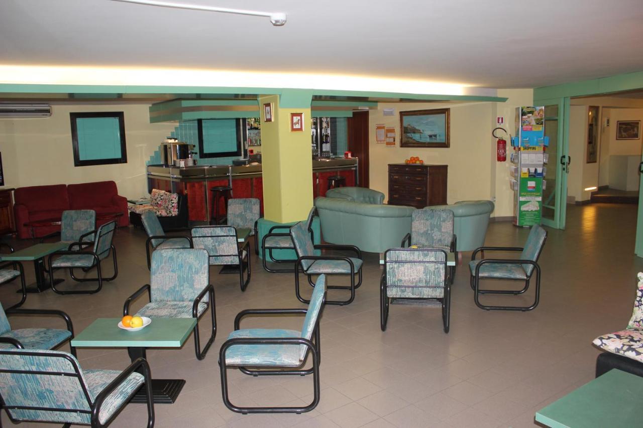 Hotel Sidney Bellaria-Igea Marina Bagian luar foto